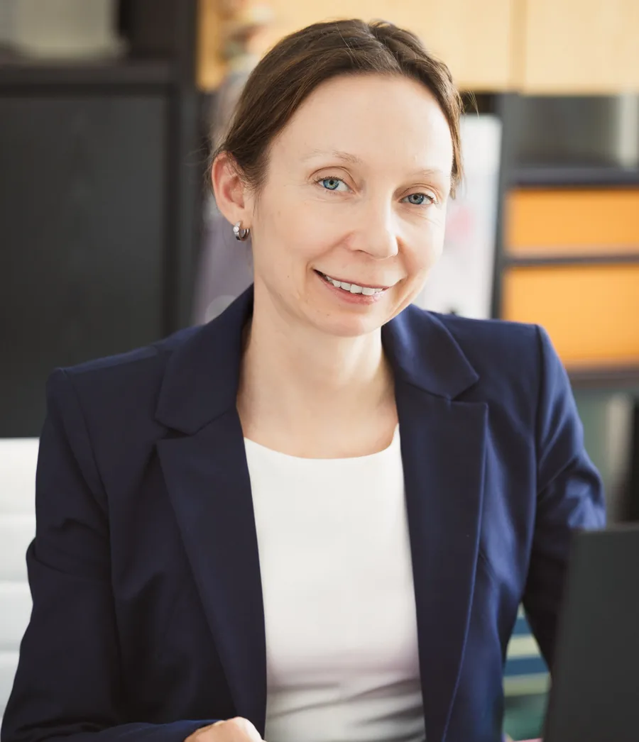 Dr. Anna-Katharina Blokker-Schulz in ihrer Praxis in Bonn